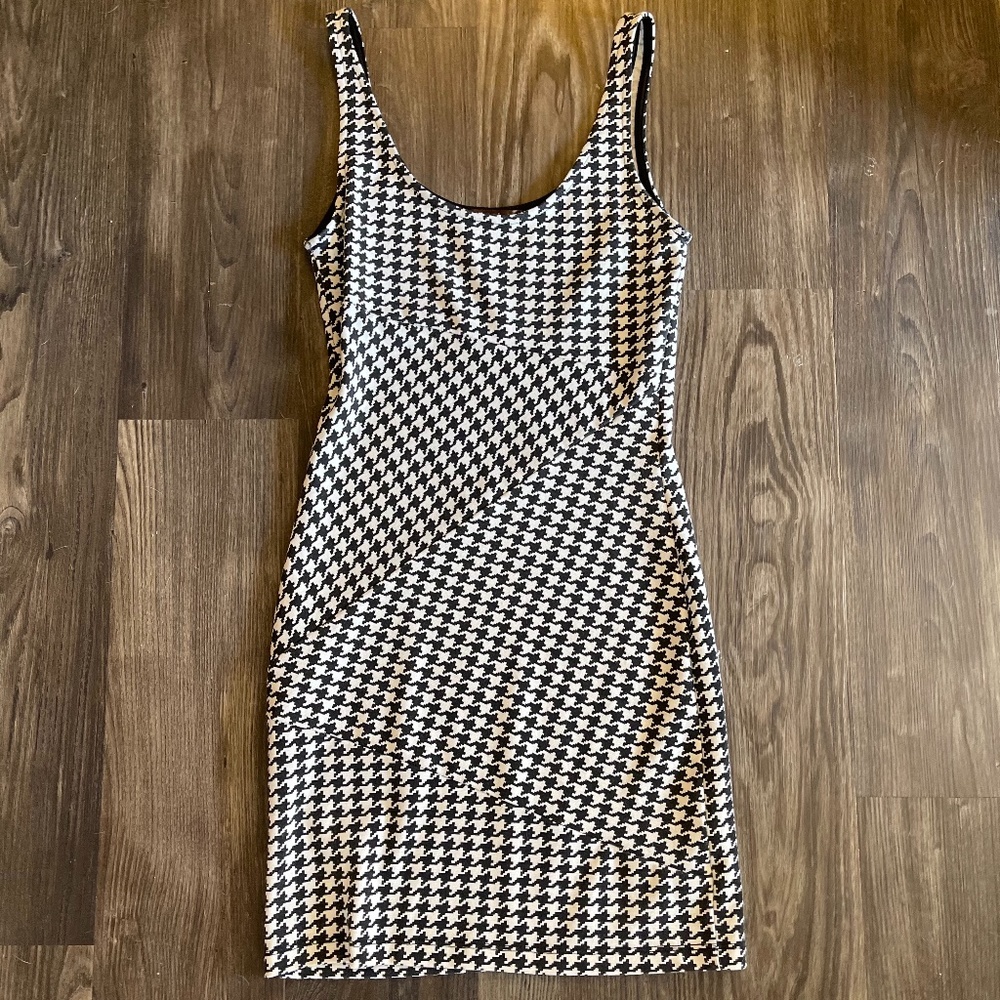 Houndstooth Pencil Dress (Size Small)